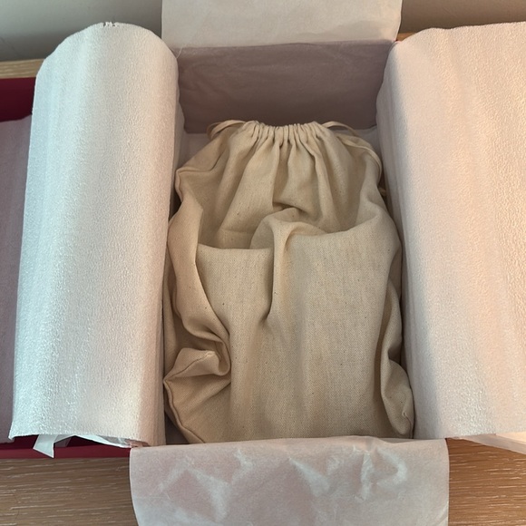 Valentino Garavani 5mm Rockstud Pvc Thong Sandal - Poudre - size 7B - Picture 8 of 12